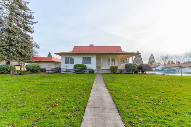 view of front of property with a porch and a front lawn