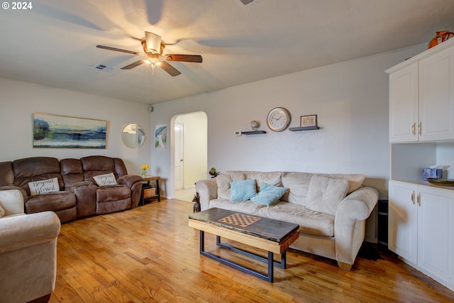 living room featuring light wood-type flooring and ceiling fan