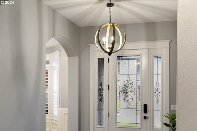 foyer with a notable chandelier