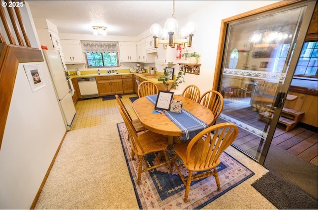 68191 E Twinberry Loop, Welches, OR 97067 - dining room featuring a chandelier