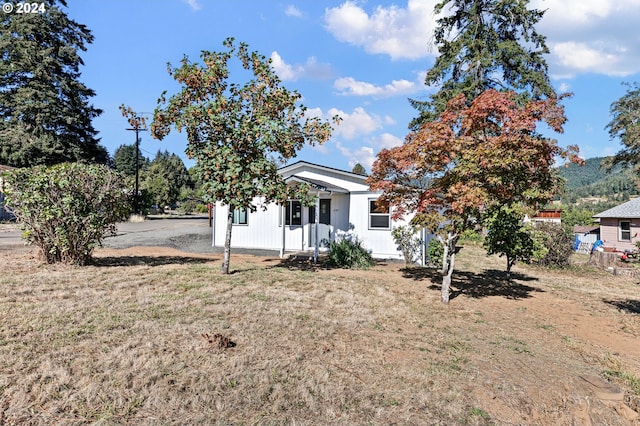 exterior space featuring a front lawn