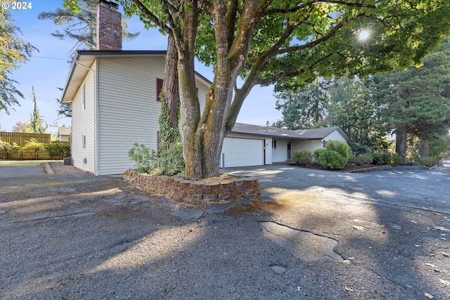 view of front facade featuring a garage