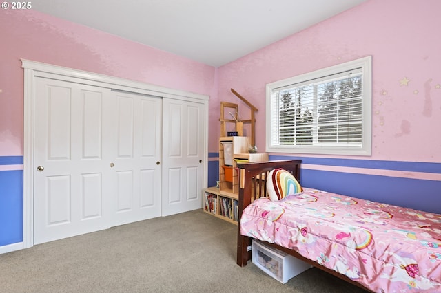 bedroom featuring carpet and a closet