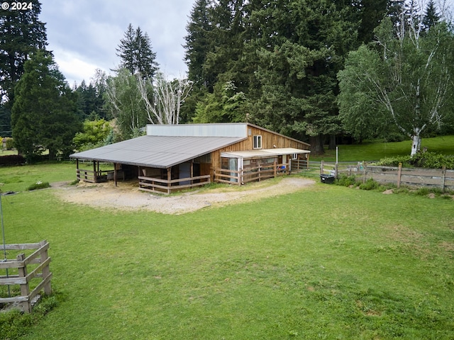 rear view of house featuring an outdoor structure