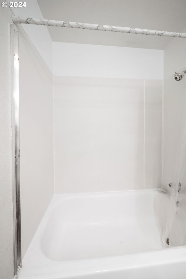 bathroom featuring shower / washtub combination