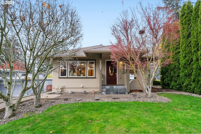 view of front of property with a front yard