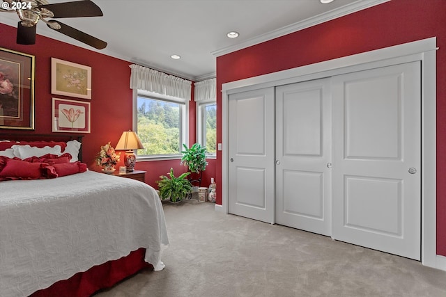 bedroom with crown molding, light carpet, recessed lighting, baseboards, and a closet