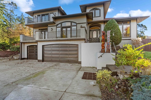 view of front facade featuring a garage