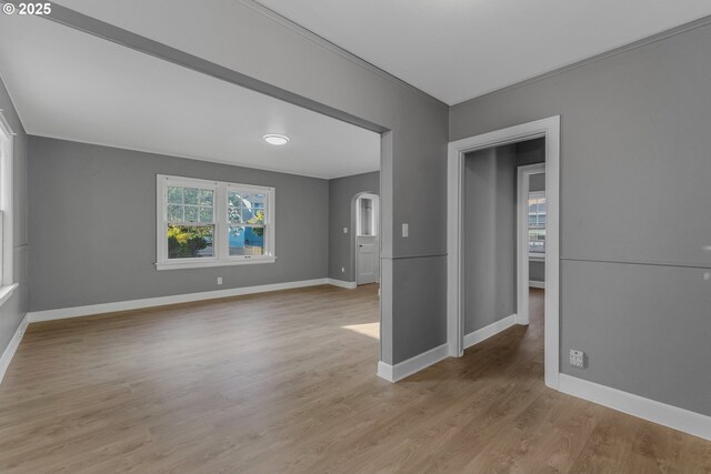 2849 Florida St, Longview, WA 98632 - empty room featuring arched walkways and light wood-type flooring
