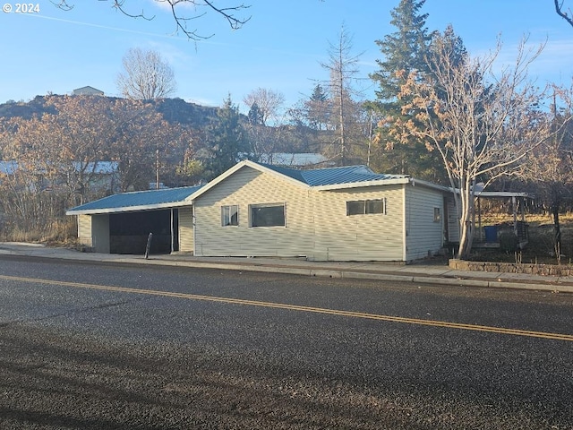 view of front of house with a mountain view