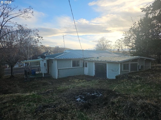 view of back house at dusk