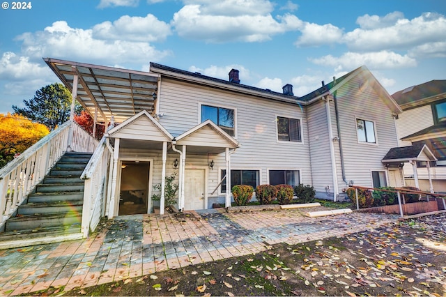 view of front of property featuring a patio area