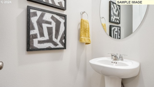 bathroom featuring sink