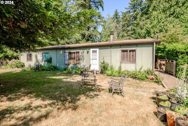 back of house featuring a yard