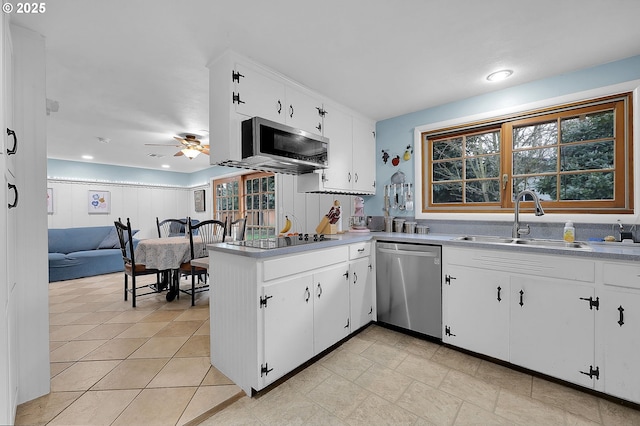 kitchen with sink, white cabinetry, kitchen peninsula, ceiling fan, and stainless steel appliances