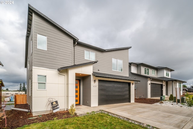 view of front facade featuring a garage