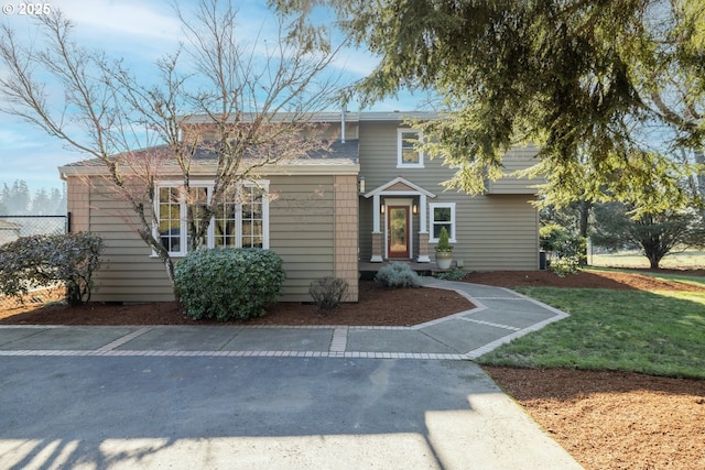 view of front of home with a front lawn