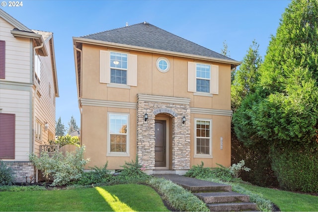 front of property featuring a front lawn