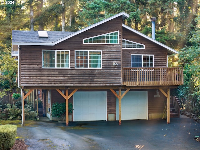 view of front facade featuring a garage