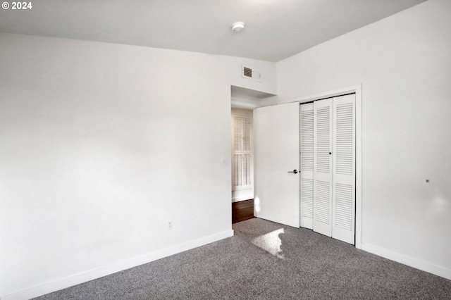 unfurnished bedroom with carpet flooring and a closet