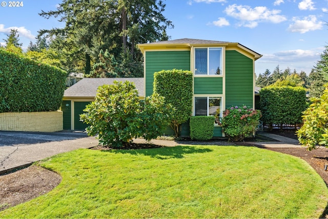 front of property featuring a front lawn