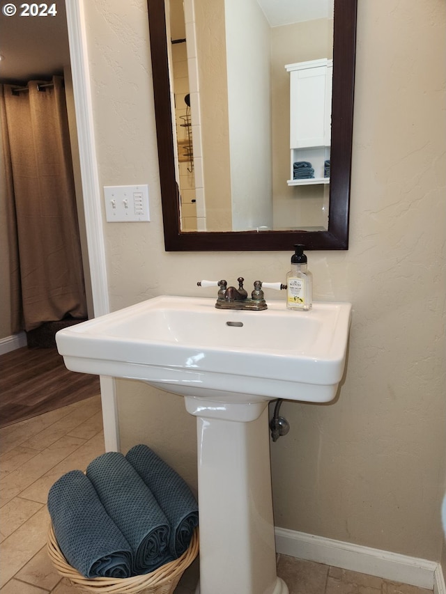 29840 Mary St, Gold Beach, OR 97444 - bathroom featuring tile patterned floors, baseboards, and a sink
