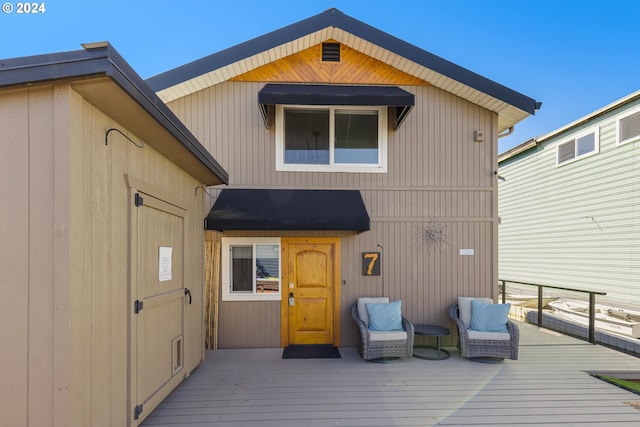 back of house featuring a wooden deck