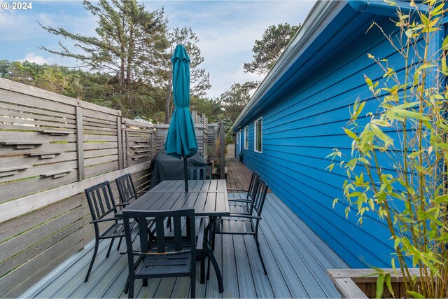 view of deck at dusk