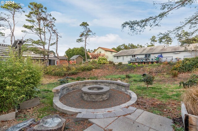 view of yard with a fire pit