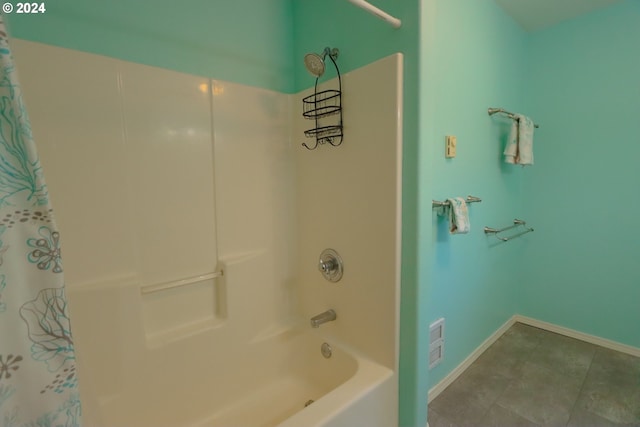 bathroom featuring shower / tub combo