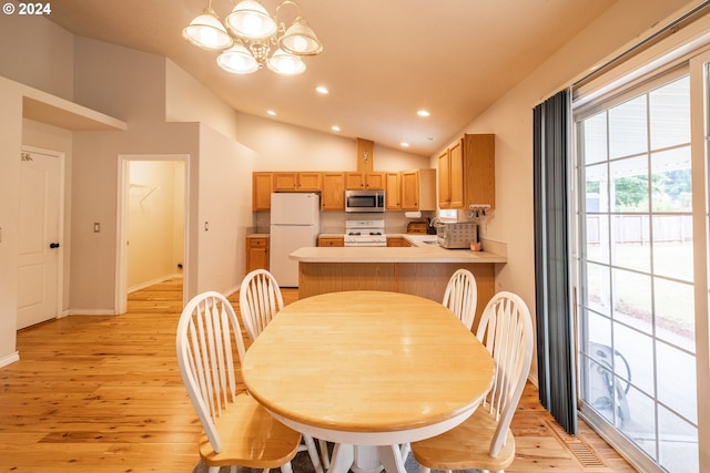 dining area with lofted ceiling, recessed lighting, light wood-style flooring, a chandelier, and baseboards