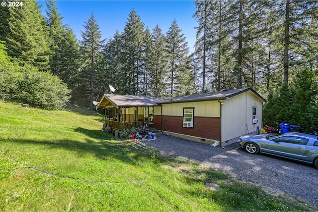 view of front of house with a front lawn