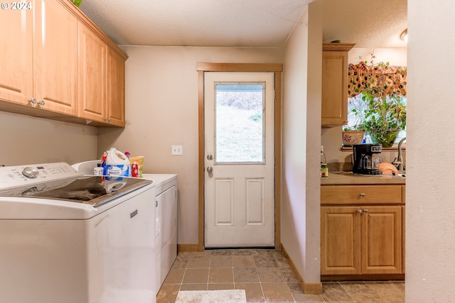 clothes washing area featuring light tile floors, cabinets, and independent washer and dryer