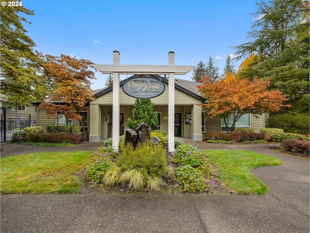 view of front of property