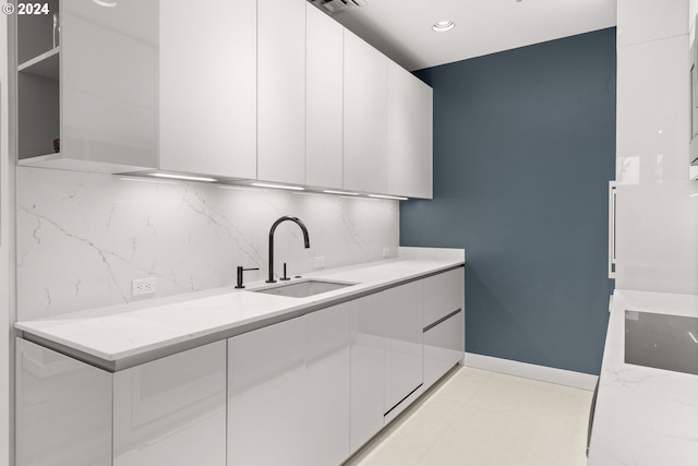 618 NW 12th Ave Unit 409, Portland, OR 97209 - washroom featuring a sink and baseboards
