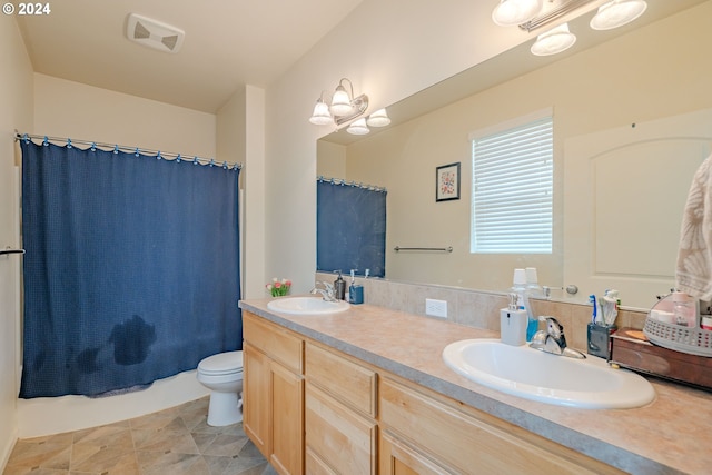 full bathroom with vanity, toilet, a chandelier, and shower / bath combo