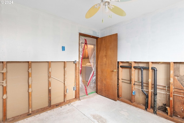 empty room with ceiling fan