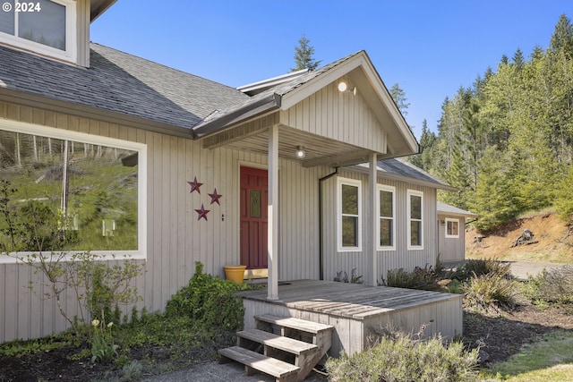 property entrance featuring a deck