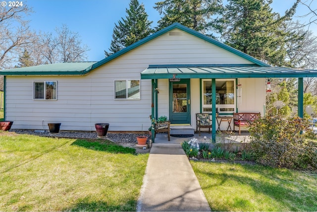 view of front of home with a front lawn