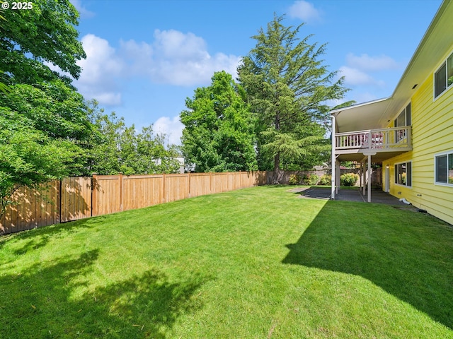 6325 SW Elm Ave, Beaverton, OR 97005 - view of yard with a patio area