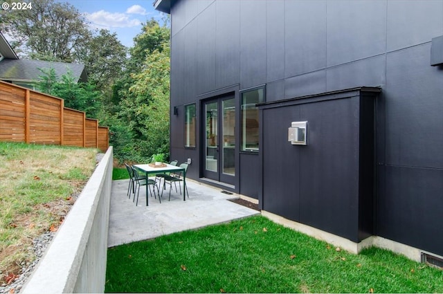 view of yard with a patio area