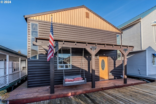 view of front facade featuring a wooden deck