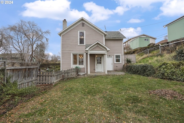 view of front of property with a front yard