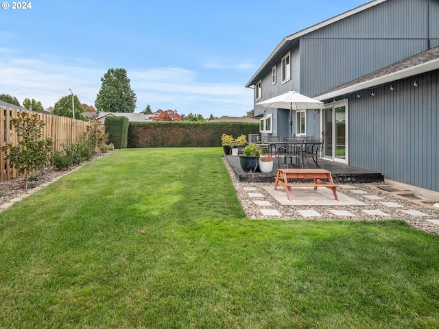 view of yard featuring a patio