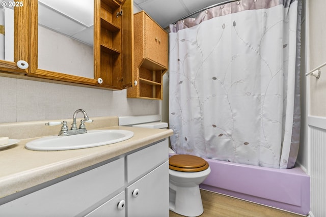 5213 Hilltop Dr, Florence, OR 97439 - bathroom featuring vanity, toilet, shower / bath combination with curtain, and wood finished floors