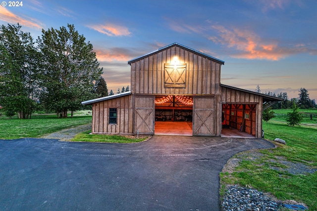 view of front of property featuring an outdoor structure and a lawn