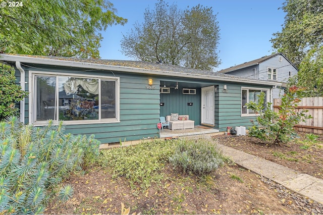 view of front of property featuring a patio area