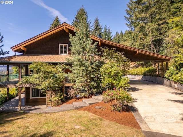 view of front of home featuring a deck