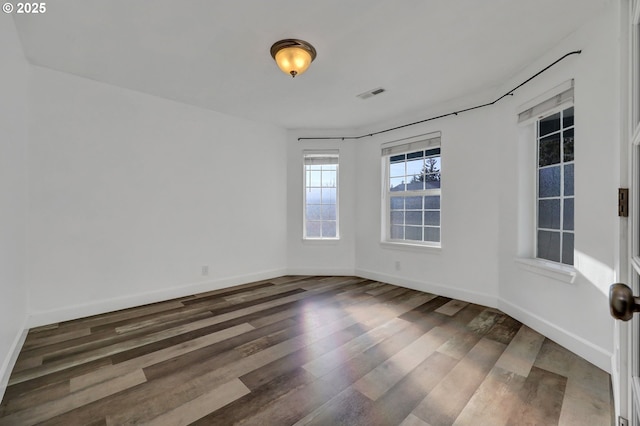 870 Kristen Way, Cottage Grove, OR 97424 - unfurnished room with wood finished floors, visible vents, and baseboards