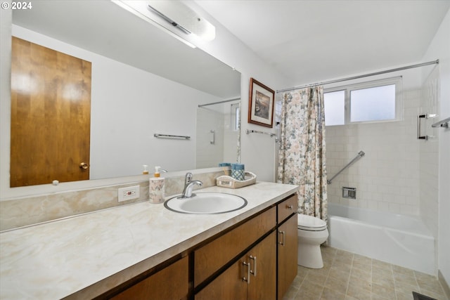 full bathroom featuring shower / bath combo with shower curtain, vanity, and toilet